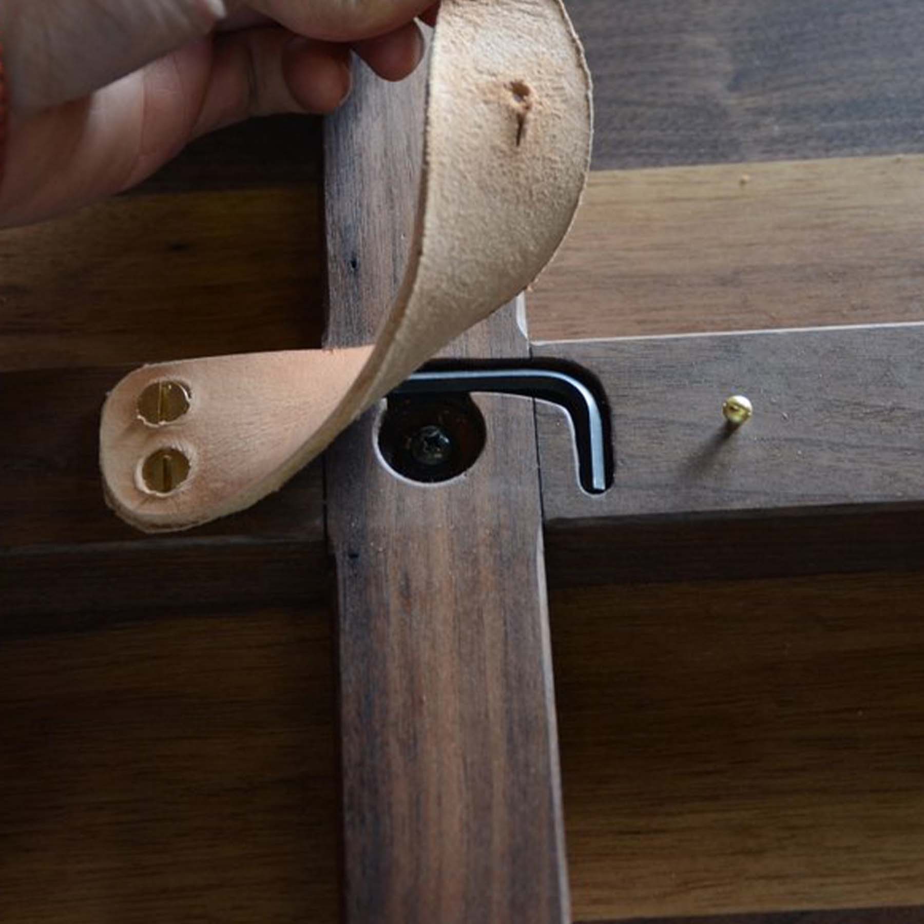 Round Nomad Dining Table